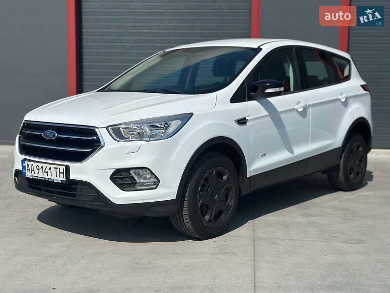 Внедорожник / Кроссовер Ford Kuga 2017 в 