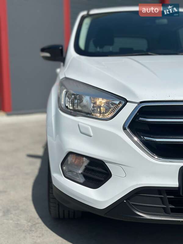 Внедорожник / Кроссовер Ford Kuga 2017 в Киеве