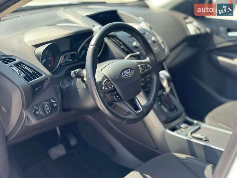 Внедорожник / Кроссовер Ford Kuga 2017 в Киеве