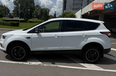 Внедорожник / Кроссовер Ford Kuga 2017 в 