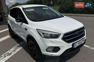Внедорожник / Кроссовер Ford Kuga 2017 в 