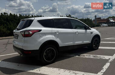 Внедорожник / Кроссовер Ford Kuga 2017 в 