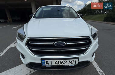 Внедорожник / Кроссовер Ford Kuga 2017 в 
