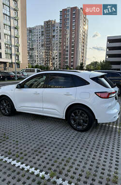 Позашляховик / Кросовер Ford Kuga 2021 в 