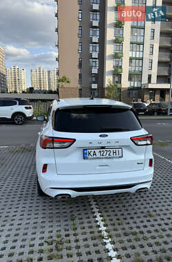 Позашляховик / Кросовер Ford Kuga 2021 в 
