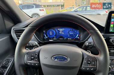 Позашляховик / Кросовер Ford Kuga 2021 в 