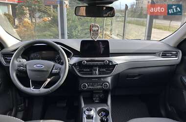Позашляховик / Кросовер Ford Kuga 2020 в 