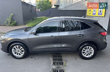 Внедорожник / Кроссовер Ford Kuga 2021 в 