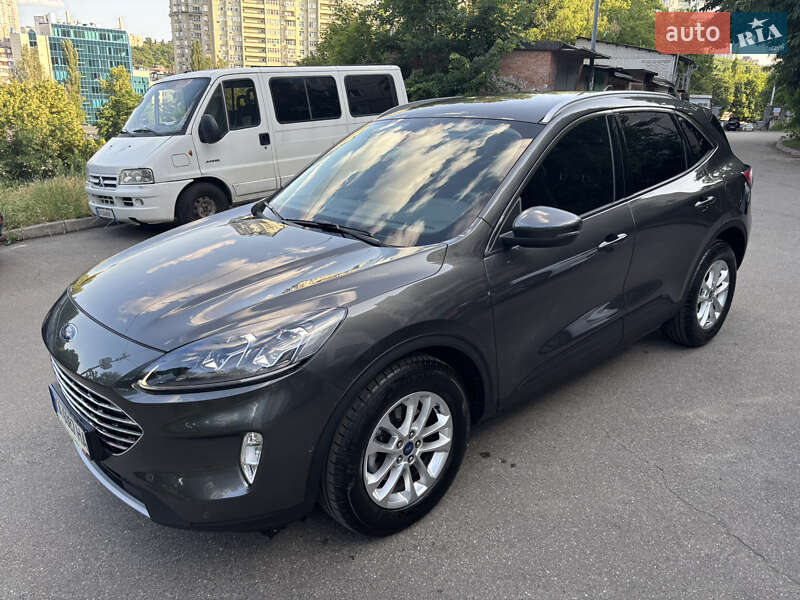 Позашляховик / Кросовер Ford Kuga 2021 в Києві