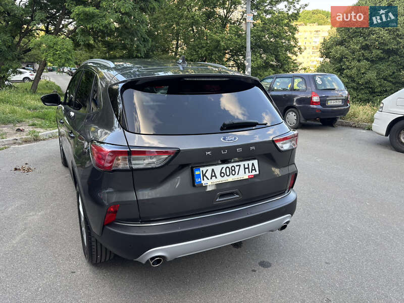Позашляховик / Кросовер Ford Kuga 2021 в Києві