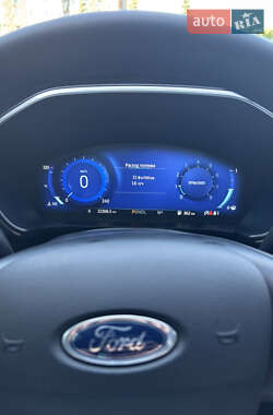 Внедорожник / Кроссовер Ford Kuga 2021 в 