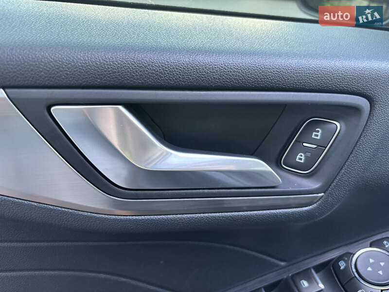 Позашляховик / Кросовер Ford Kuga 2021 в Києві