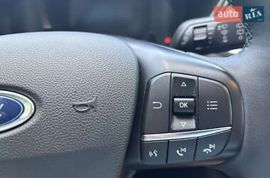 Внедорожник / Кроссовер Ford Kuga 2021 в 