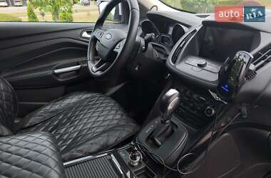 Внедорожник / Кроссовер Ford Kuga 2019 в 