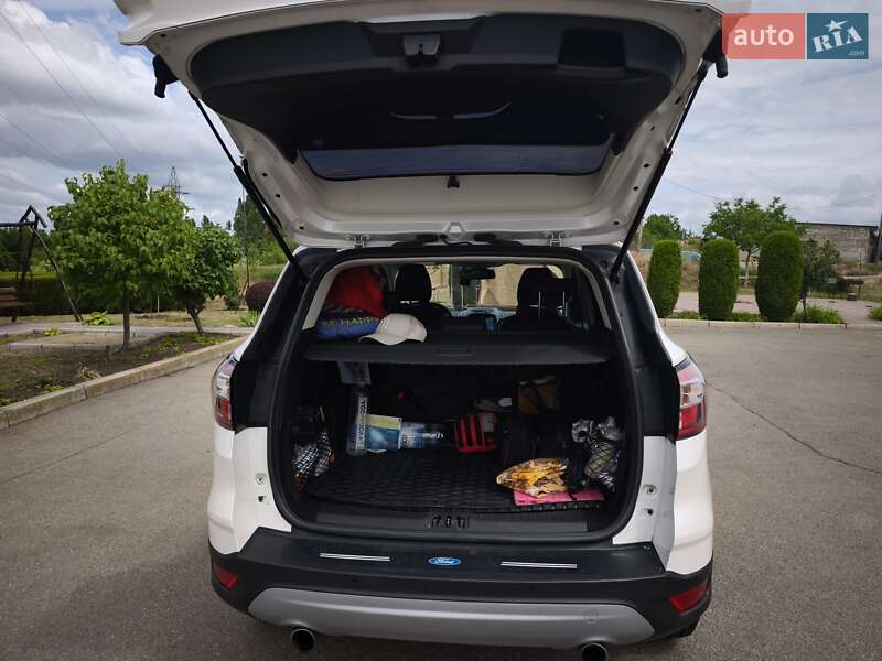 Внедорожник / Кроссовер Ford Kuga 2019 в Южноукраинске