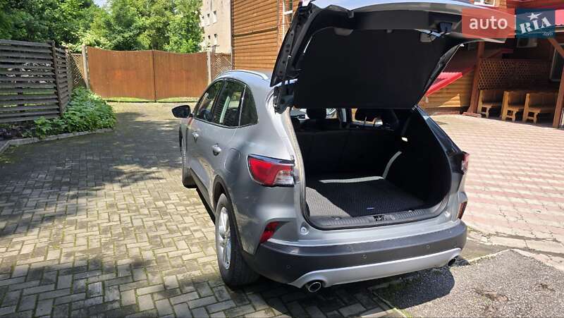 Внедорожник / Кроссовер Ford Kuga 2020 в Чорткове
