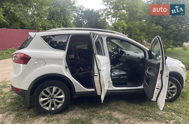 Внедорожник / Кроссовер Ford Kuga 2012 в 