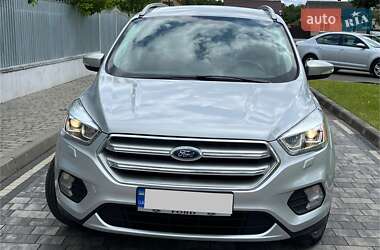 Внедорожник / Кроссовер Ford Kuga 2016 в 
