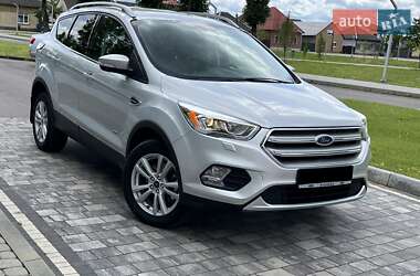Внедорожник / Кроссовер Ford Kuga 2016 в 