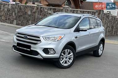 Внедорожник / Кроссовер Ford Kuga 2016 в 
