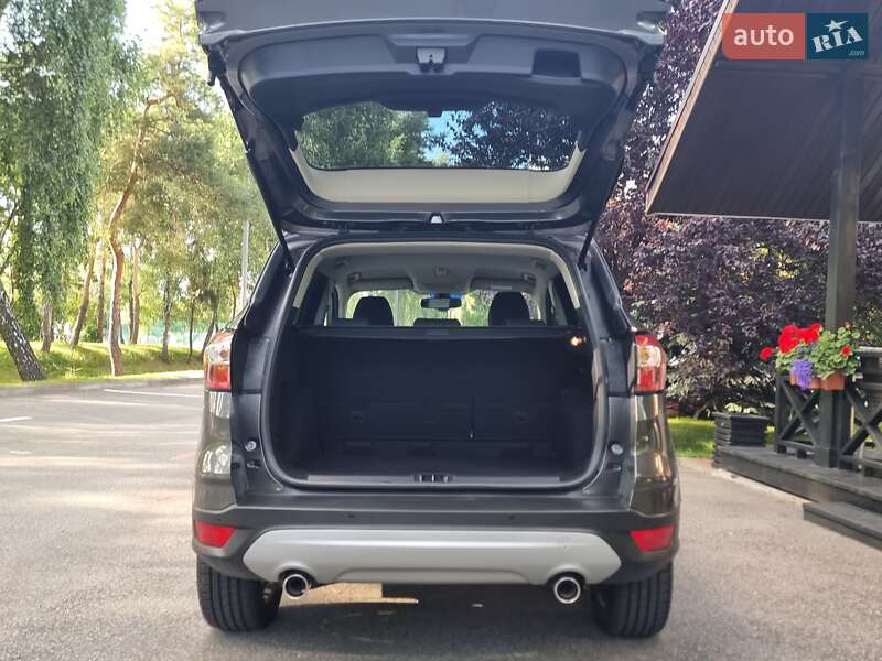 Позашляховик / Кросовер Ford Kuga 2019 в Києві