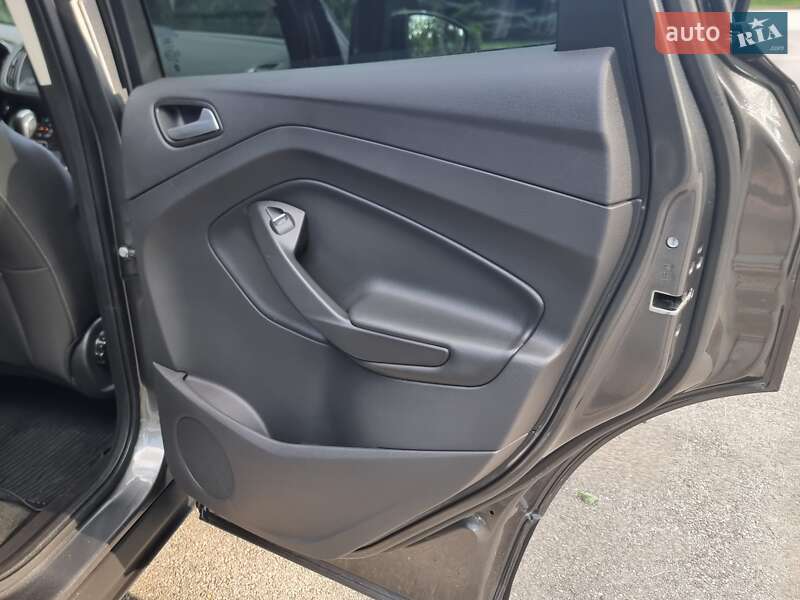Позашляховик / Кросовер Ford Kuga 2019 в Києві