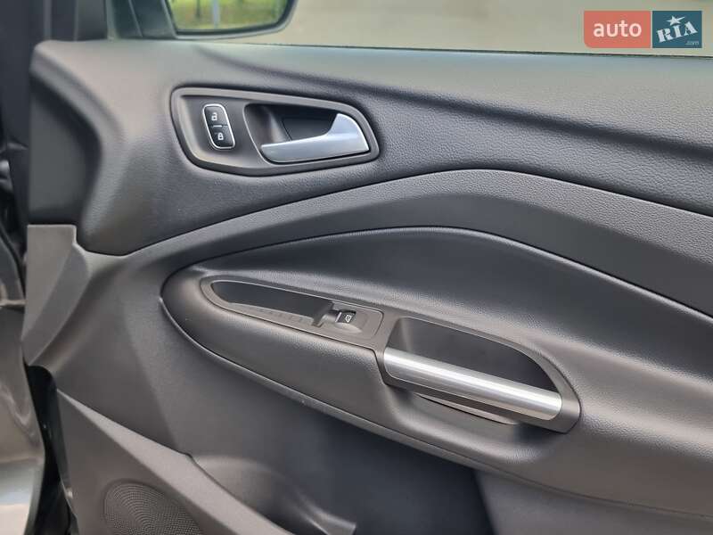 Позашляховик / Кросовер Ford Kuga 2019 в Києві