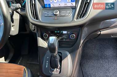 Внедорожник / Кроссовер Ford Kuga 2019 в 
