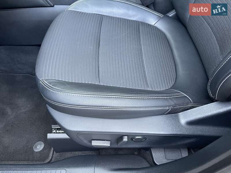 Позашляховик / Кросовер Ford Kuga 2021 в Києві
