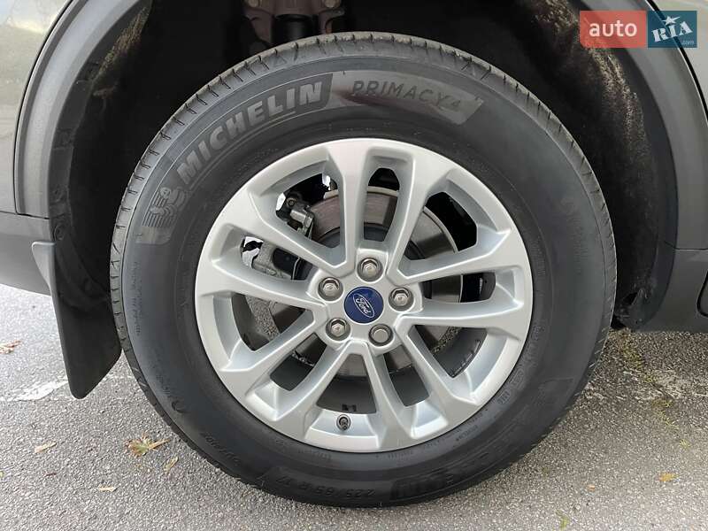 Позашляховик / Кросовер Ford Kuga 2021 в Києві
