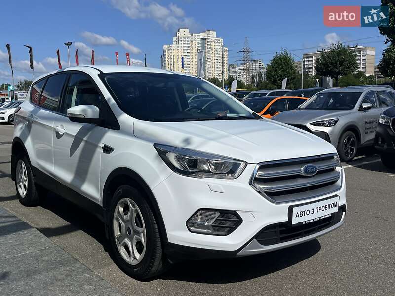 Позашляховик / Кросовер Ford Kuga 2018 в Києві