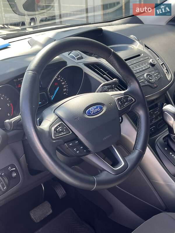 Позашляховик / Кросовер Ford Kuga 2018 в Києві