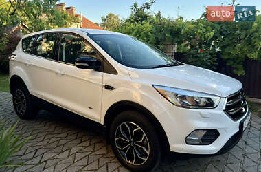 Позашляховик / Кросовер Ford Kuga 2017 в Києві