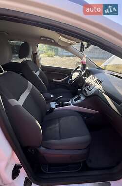 Внедорожник / Кроссовер Ford Kuga 2012 в 