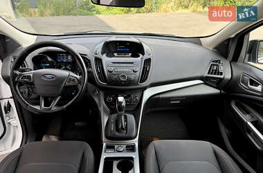 Внедорожник / Кроссовер Ford Kuga 2017 в 