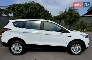 Внедорожник / Кроссовер Ford Kuga 2017 в 