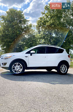 Внедорожник / Кроссовер Ford Kuga 2012 в 