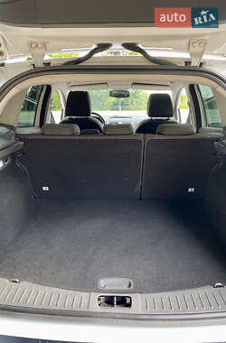 Внедорожник / Кроссовер Ford Kuga 2012 в 