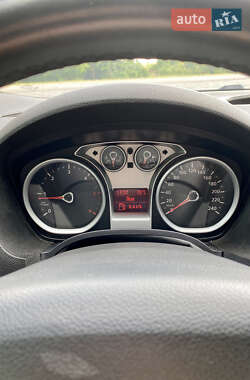Внедорожник / Кроссовер Ford Kuga 2012 в 