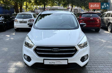 Внедорожник / Кроссовер Ford Kuga 2017 в 