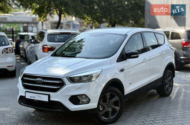 Внедорожник / Кроссовер Ford Kuga 2017 в 