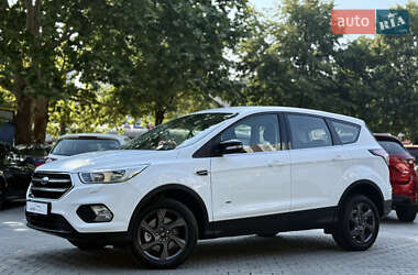 Внедорожник / Кроссовер Ford Kuga 2017 в 