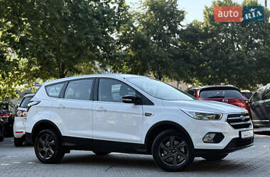 Внедорожник / Кроссовер Ford Kuga 2017 в 