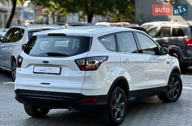 Внедорожник / Кроссовер Ford Kuga 2017 в 