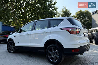 Внедорожник / Кроссовер Ford Kuga 2017 в 