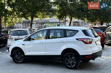 Внедорожник / Кроссовер Ford Kuga 2017 в 