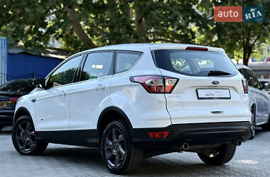 Внедорожник / Кроссовер Ford Kuga 2017 в 