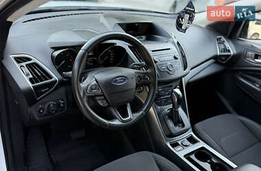 Внедорожник / Кроссовер Ford Kuga 2017 в 