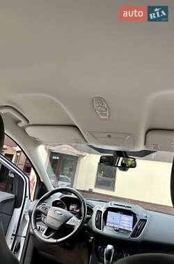 Внедорожник / Кроссовер Ford Kuga 2019 в 
