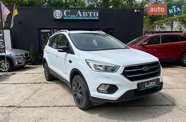 Позашляховик / Кросовер Ford Kuga 2017 в Чернівцях